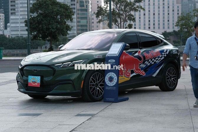 Ford Mustang Mach-E SUV thuần điện