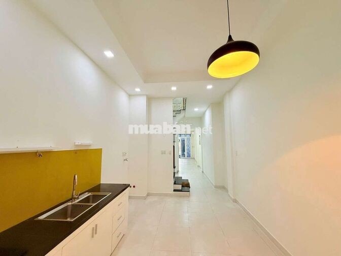 Nhà mặt tiền đường xe hơi tận cửa nhà 