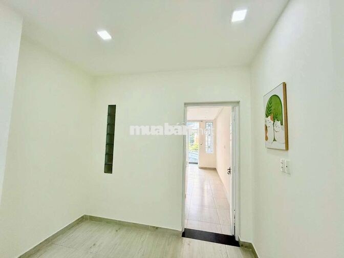Nhà mặt tiền đường xe hơi tận cửa nhà 