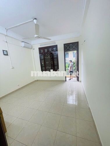 Nhà ngõ 2 Trung Kính, Dt 48m2 x 5 tầng , đường trước nhà rộng để ô tô