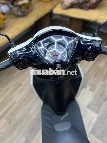 Honda Vision dàn áo liền lạc, máy móc bao êm