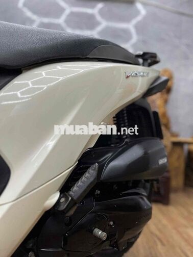 Honda Vision dàn áo liền lạc, máy móc bao êm
