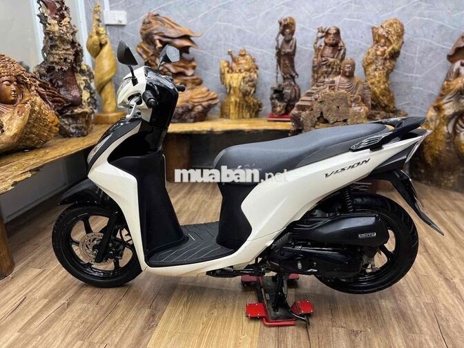 Honda Vision dàn áo liền lạc, máy móc bao êm