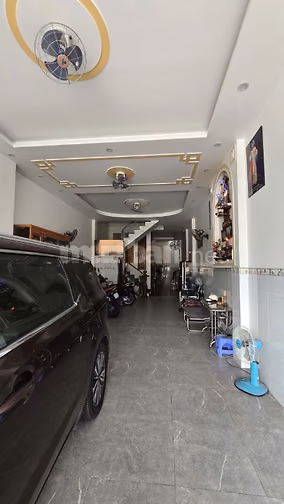 Nhà phố 3 tầng, mặt tiền đường lớn