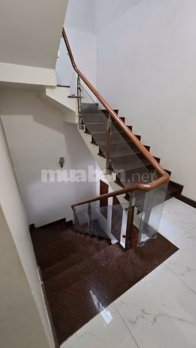Nhà phố 3 tầng, mặt tiền đường lớn