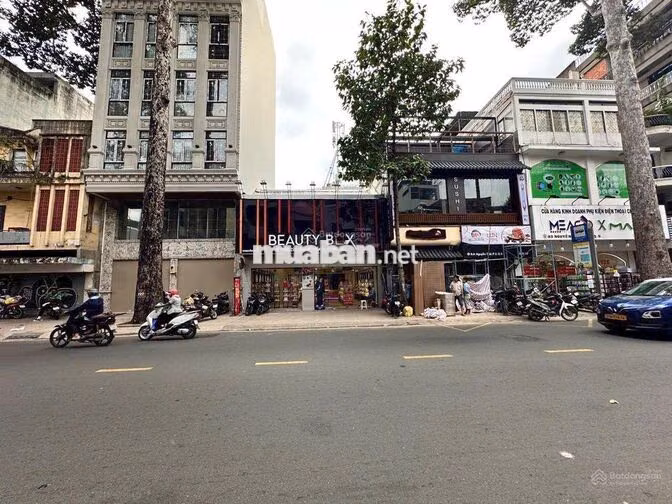 Shop thời trang 79 Nguyễn Trãi, Q5. Dt: 10x8m, Kc: trệt 1 lầu. Gía: 85