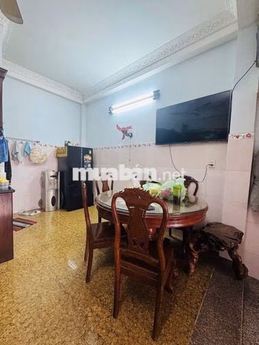 Cho thuê nhà nguyên căn, 1 trệt, 2 lầu và 1 sân thượng