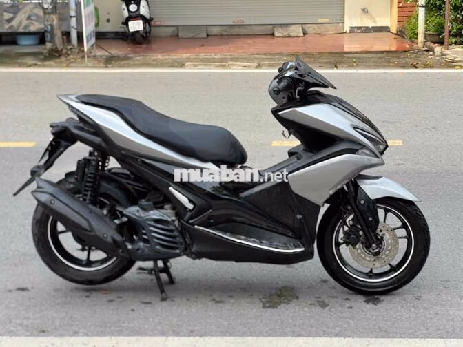 Yamaha NVX Bạc Porcher 2017
