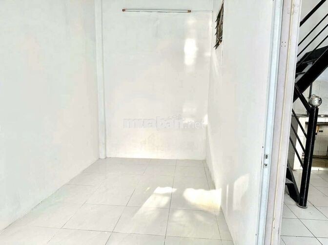 Chịn chủ cho thuê 2 căn nhà giá chỉ 14 triệu xe tải đậu cửa 