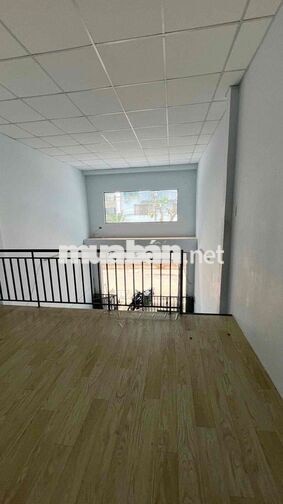 Cho Thuê Nhà Ngay Đại Học Công Thương - DT 5x20m Cấp 4 Gác Lửng - 8Tr