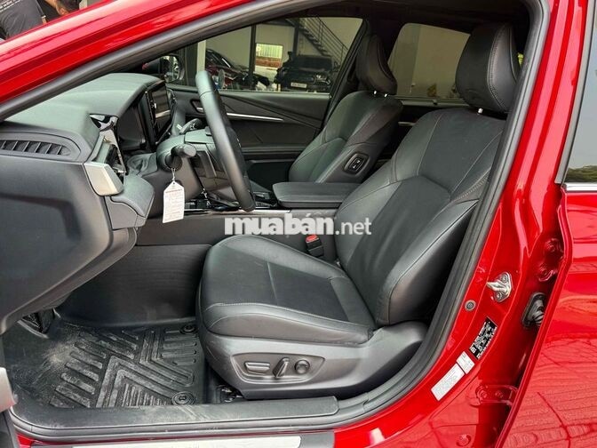 Toyota Camry 2.5Q HEV TOP 2025 lướt giá còn bớt
