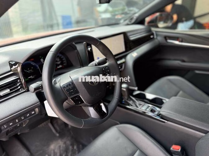 Toyota Camry 2.5Q HEV TOP 2025 lướt giá còn bớt