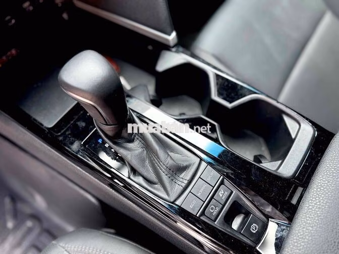 Toyota Camry 2.5Q HEV TOP 2025 lướt giá còn bớt