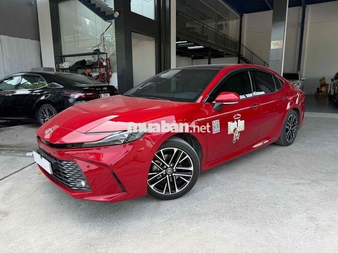 Toyota Camry 2.5Q HEV TOP 2025 lướt giá còn bớt