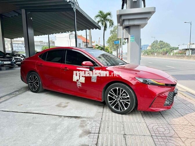 Toyota Camry 2.5Q HEV TOP 2025 lướt giá còn bớt