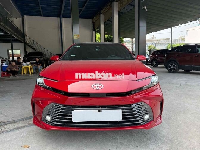 Toyota Camry 2.5Q HEV TOP 2025 lướt giá còn bớt