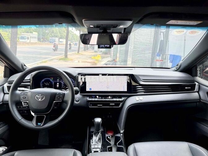 Toyota Camry 2.5Q HEV TOP 2025 lướt giá còn bớt