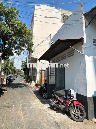 Duplex như hình,máy lạnh inverter,bàn bếp,..