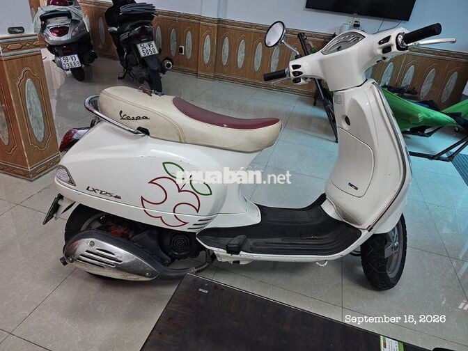 Vespa LX 125ie trắng, phiên bản đặt biệt trái táo