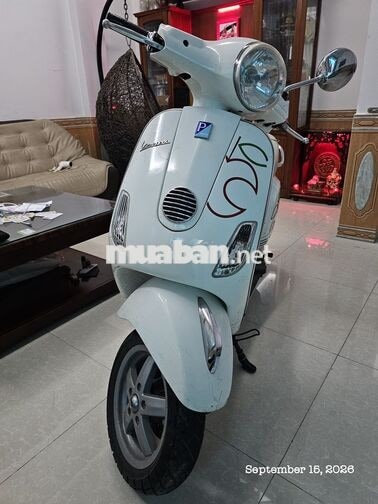 Vespa LX 125ie trắng, phiên bản đặt biệt trái táo