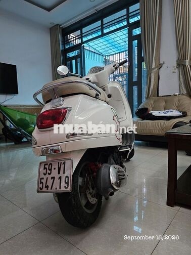Vespa LX 125ie trắng, phiên bản đặt biệt trái táo