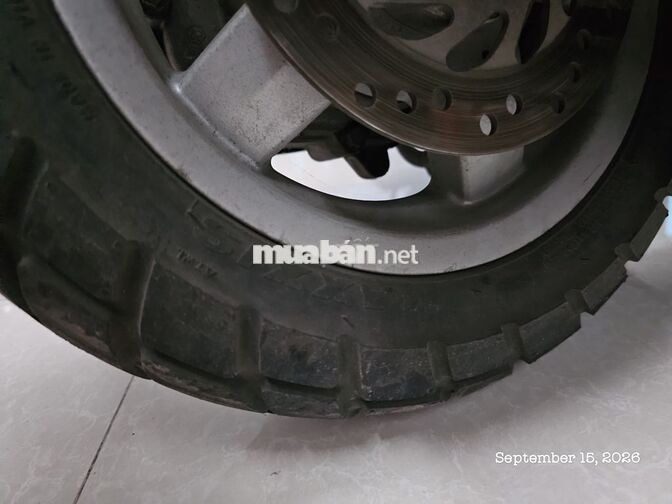 Vespa LX 125ie trắng, phiên bản đặt biệt trái táo
