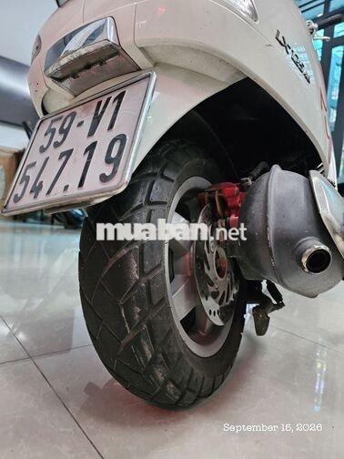 Vespa LX 125ie trắng, phiên bản đặt biệt trái táo