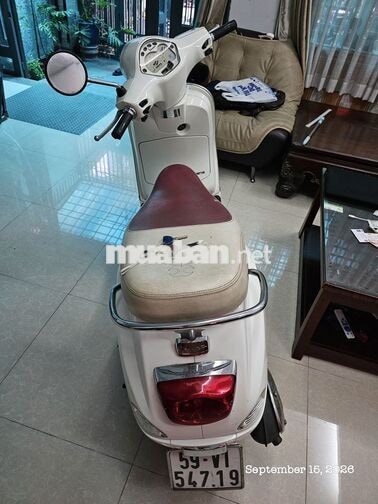 Vespa LX 125ie trắng, phiên bản đặt biệt trái táo