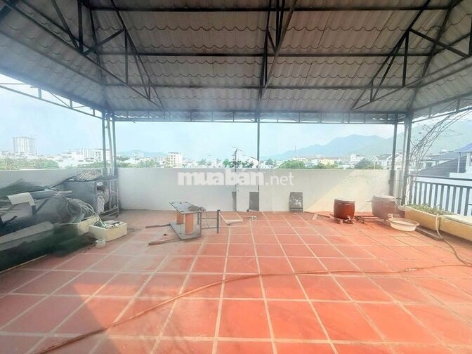 NHÀ SÂN VƯỜN - KHU PHÍA NAM NHA TRANG - 4 PHÒNG NGỦ - FULL NỘI THẤT