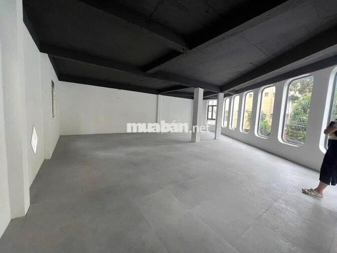 Văn phòng spa 5G Nguyễn Đình Chiểu, Q1. Dt: 12x10m, Kc: trệt 2 lầu
