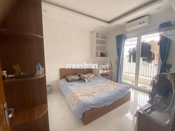 Cho thuê căn hộ CT36 ngõ 28 Xuân La 110m2 3PN full