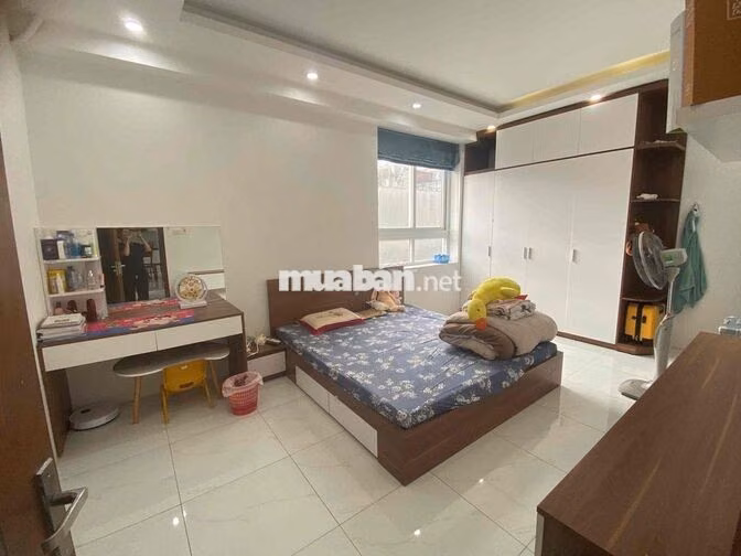 Cho thuê căn hộ CT36 ngõ 28 Xuân La 110m2 3PN full