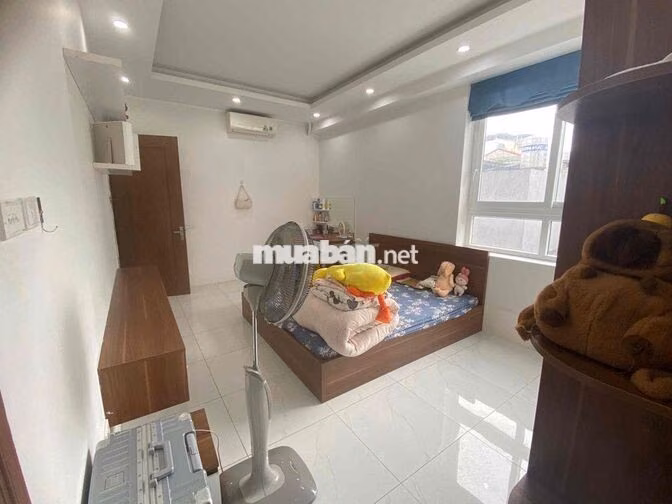Cho thuê căn hộ CT36 ngõ 28 Xuân La 110m2 3PN full