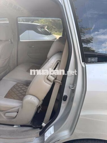Suzuki Ertiga 7 chỗ màu Bạc