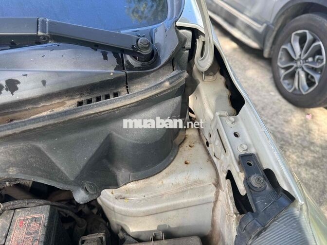 Suzuki Ertiga 7 chỗ màu Bạc