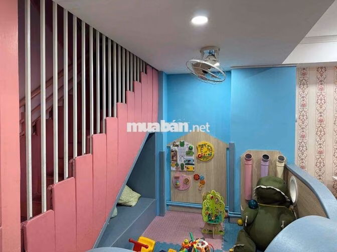 Cho thuê mặt bằng văn phong cộng hoà