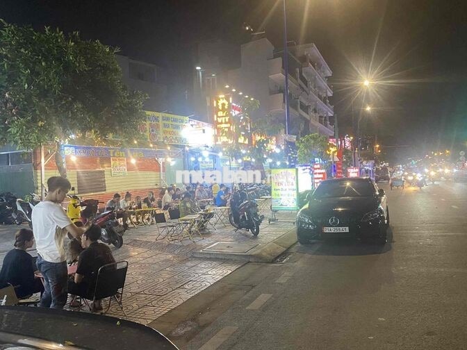 cho thuê mặt bằng dài 10 , rộng 8m
