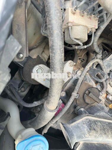 Suzuki Ertiga 7 chỗ màu Bạc