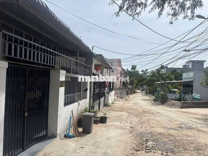 cho thuê nhà c4 Nguyễn Duy Trinh. hòa hải. 4 triệu.