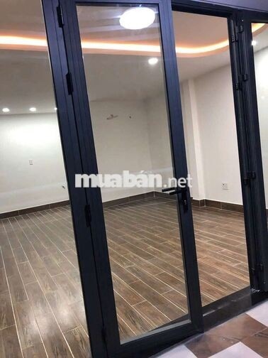 Nhà góc ốp kiếng Tân Bình giáp Phú Nhuận 