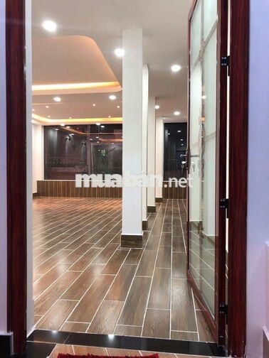 Nhà góc ốp kiếng Tân Bình giáp Phú Nhuận 