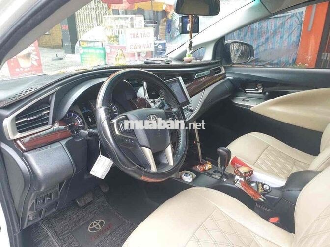 Toyota Innova Venturer 2018 Trắng