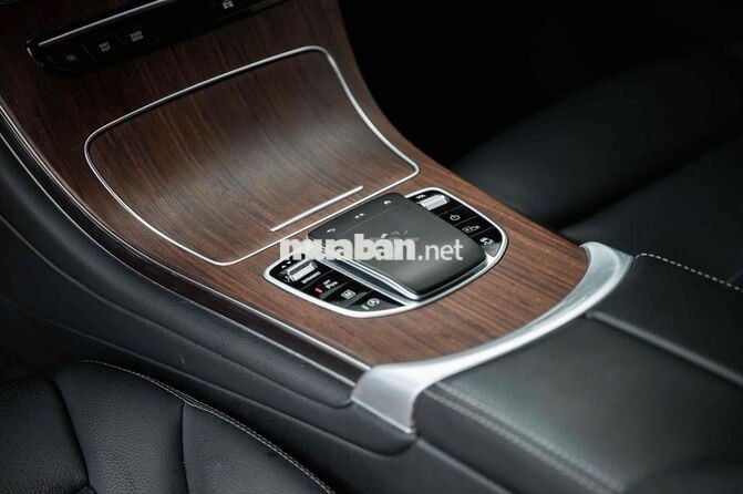 Mercedes-Benz GLC200 4Matic 2022 Trắng