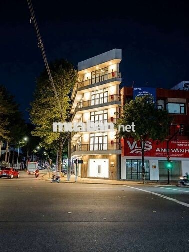 NHÀ CHO THUÊ CĂN GÓC 2TM NGUYỄN TẤT THÀNH, DTSD 600M2, GIÁ 79 TRIỆU TL