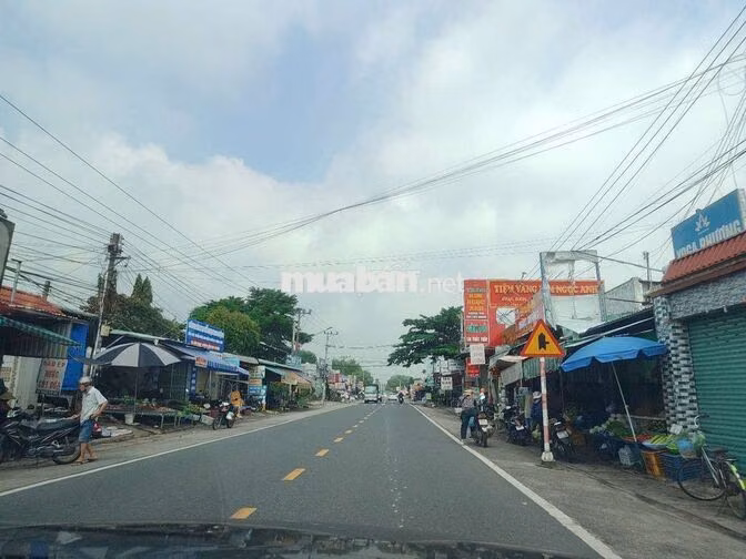 Bán đất 1 xẹt QL13 mặt tiền Kinh Doanh tốt. Ngay Cty trường học.