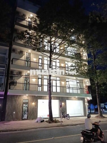 NHÀ CHO THUÊ CĂN GÓC 2TM NGUYỄN TẤT THÀNH, DTSD 600M2, GIÁ 79 TRIỆU TL