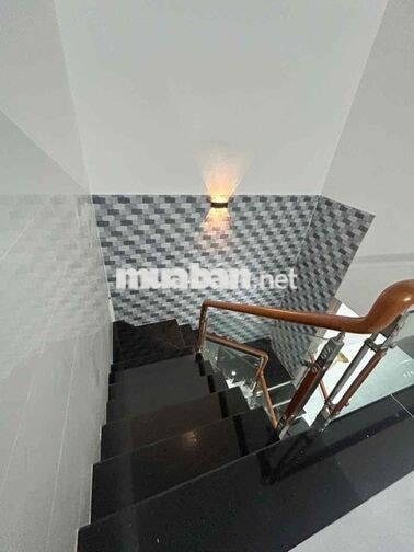 Cho thuê nhà mới rộng rãi: 1 trệt, 1 lầu, 5,3mx15m, kinh doanh và ở.
