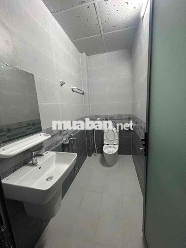 Cho thuê nhà mới rộng rãi: 1 trệt, 1 lầu, 5,3mx15m, kinh doanh và ở.