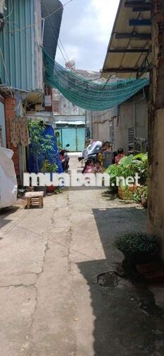 bán nhà cấp 4, có gác lửng, 1 phòng ngủ, gần chợ dĩ An 2