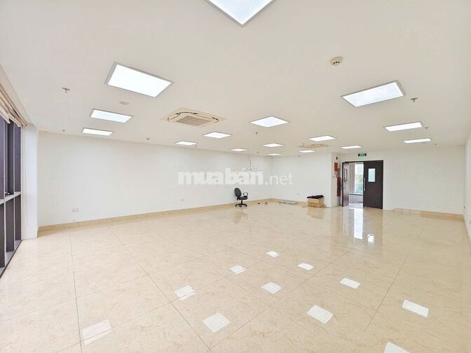 Cho thuê sàn văn phòng Khuất Duy Tiến 100m2 14tr view hồ điều hòa